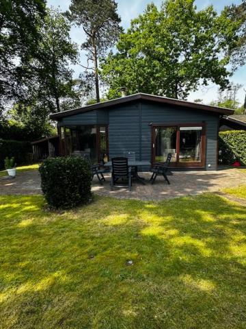 Dubbele Chalet Op Recreatiepark Topparken Op De Veluwe In Beekbergen Met Grote Vrije Tuin En Eigen Parkeerplaats Exterior foto