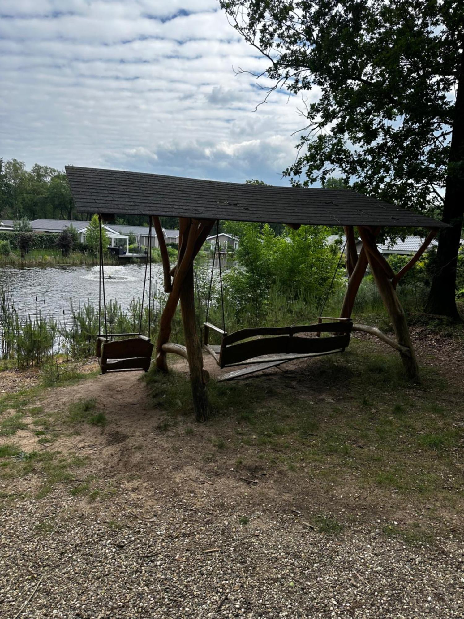 Dubbele Chalet Op Recreatiepark Topparken Op De Veluwe In Beekbergen Met Grote Vrije Tuin En Eigen Parkeerplaats Exterior foto